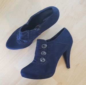 Velvet booties fits small